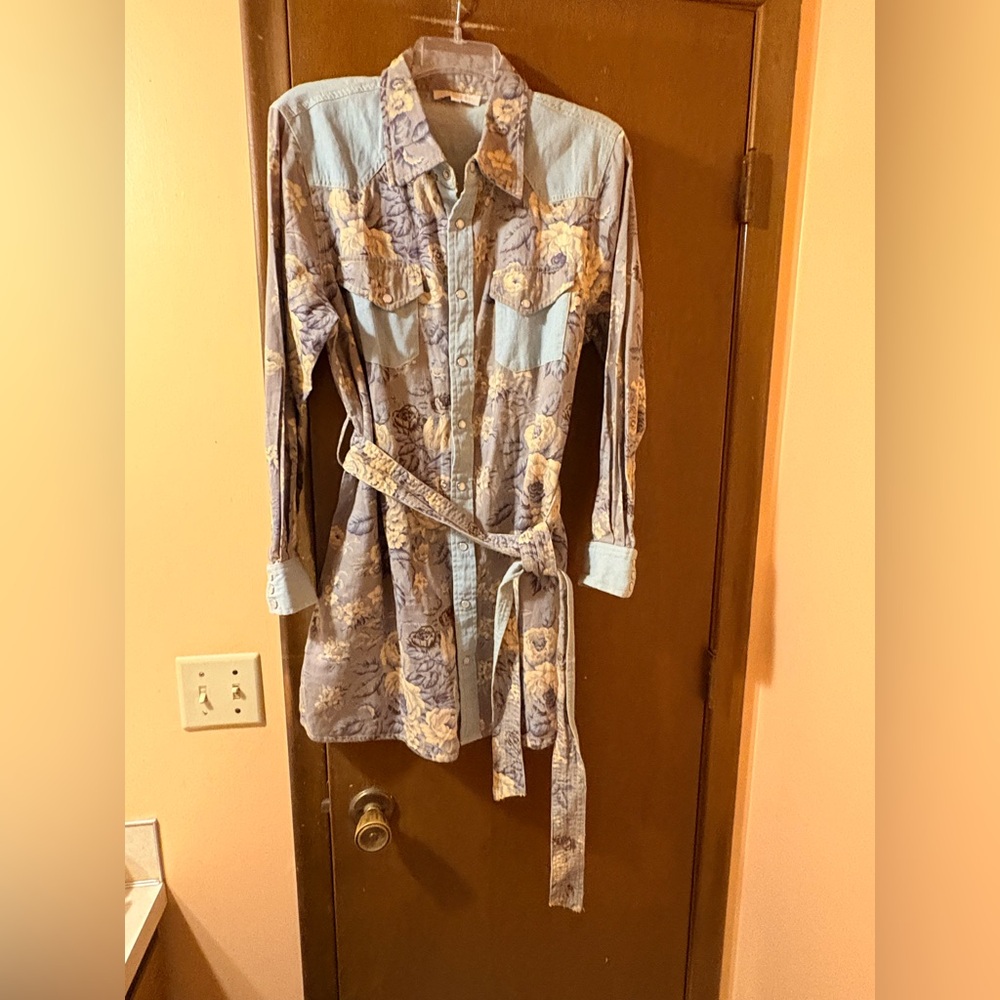 Love the Label Anthropologie Floral Chambray Belted Mini Dress - Picture 2 of 9